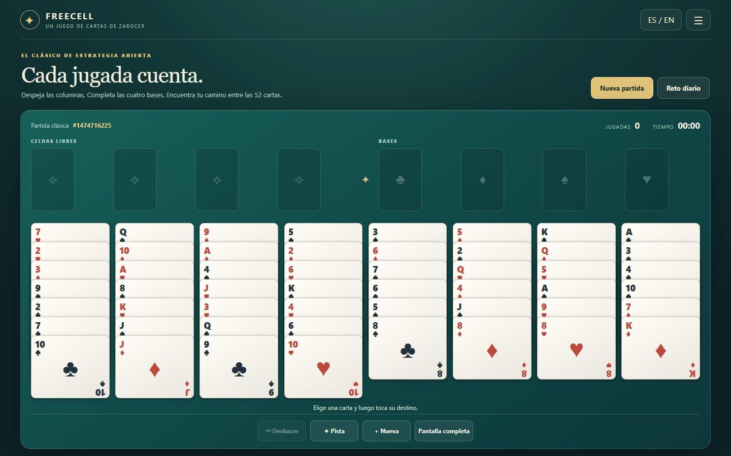 Tablero de FreeCell con una pista de movimiento visible.